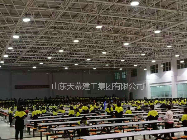 黎阳双语学校餐厅网架封闭工程